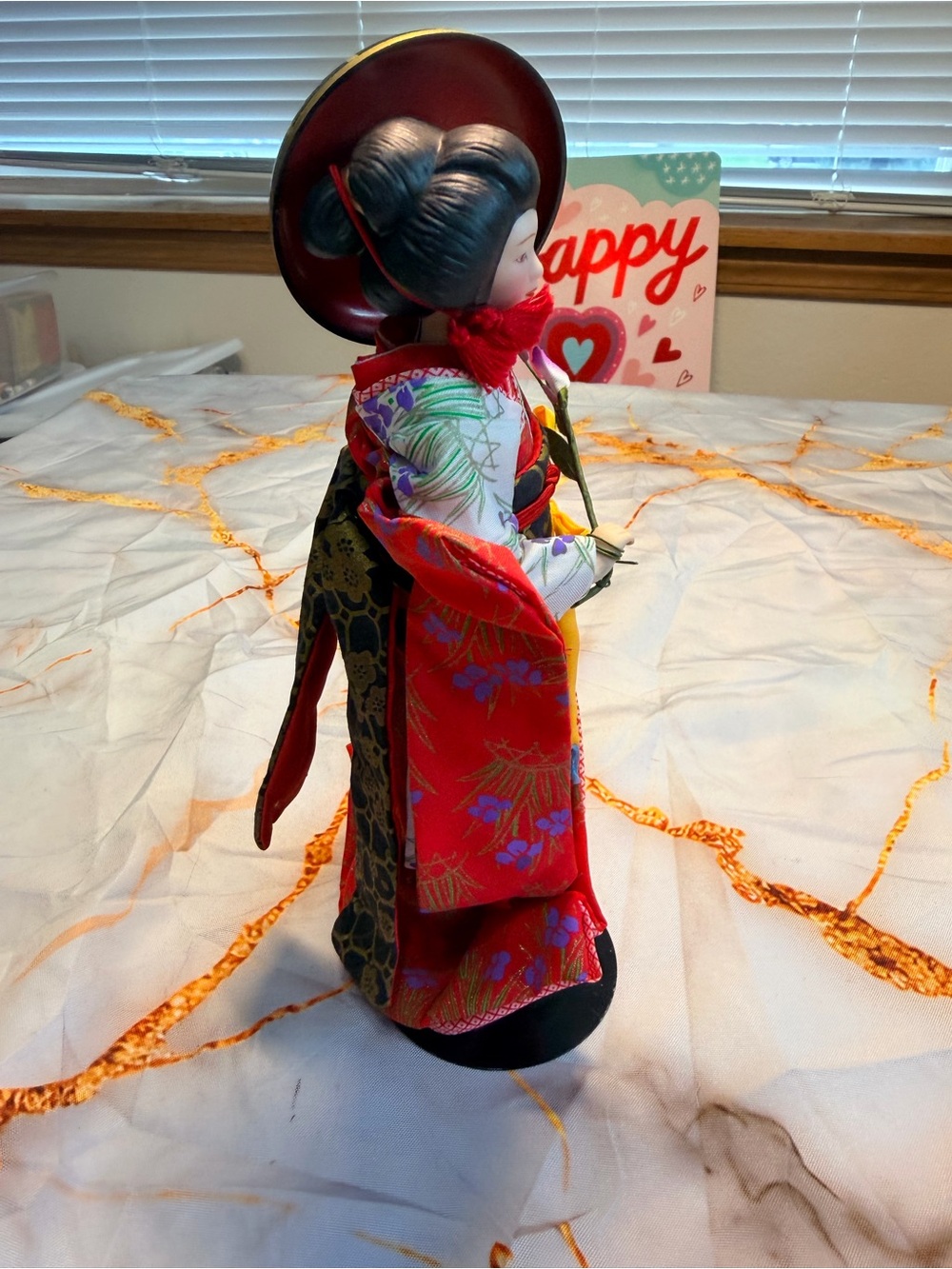Porcelian doll 1990 Avon international - Picture 4 of 7